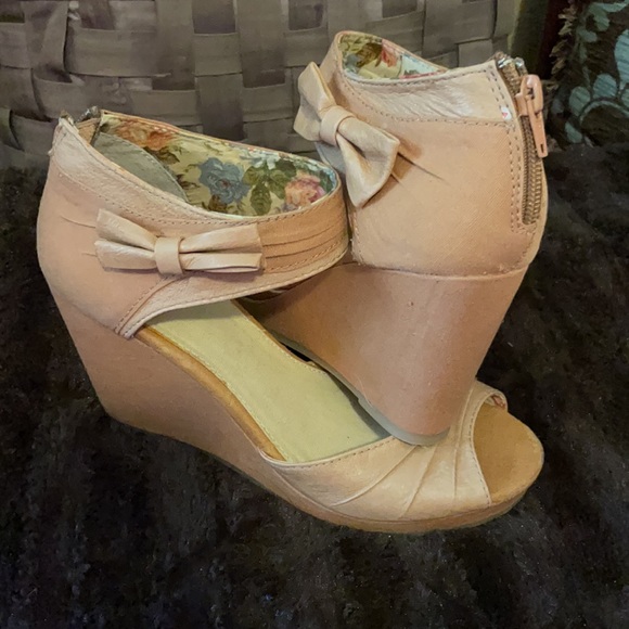 Sandals - Picture 3 of 3